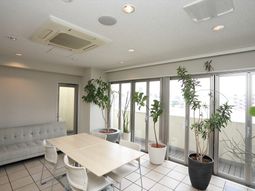 明るい休憩スペース