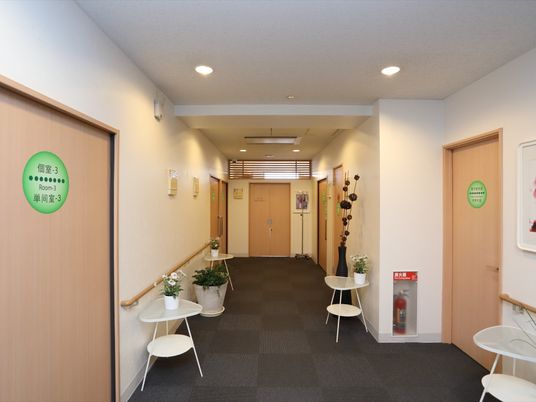 清潔感のある明るい廊下