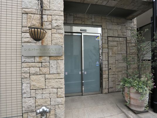 石造りのエントランス