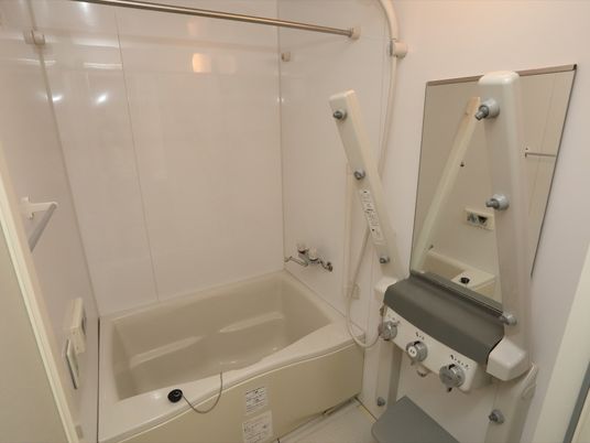 バリアフリー対応の浴室