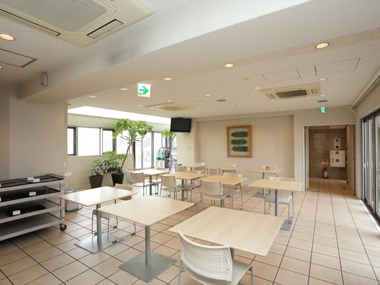 多目的室の明るい空間