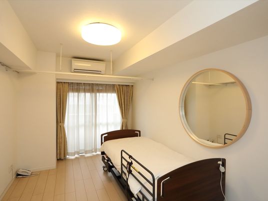 明るい個室の様子