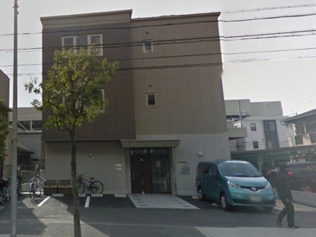 清潔な建物の外観 外観 落ち着いた色合いの建物が、訪れる人を優しく迎えています。