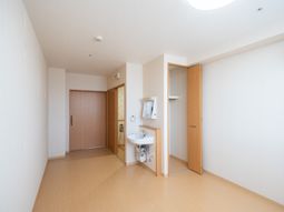 居室の洗面台が見える