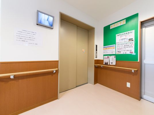 掲示物付き廊下の様子