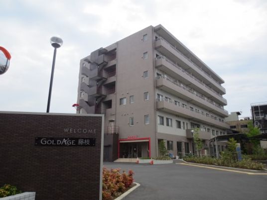 多階層建物のエントランス