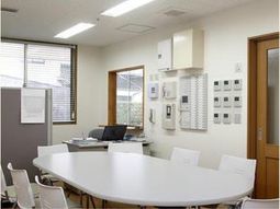会議用テーブルとチェア