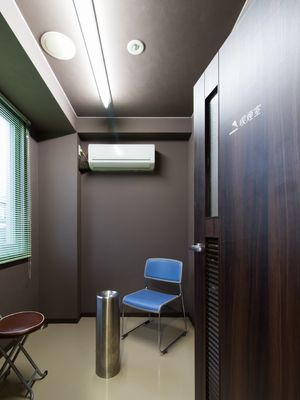 待合室のシンプルな様子