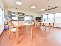 明るい共用リビング