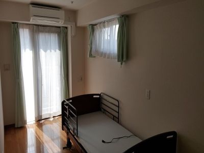 明るい居室の一角