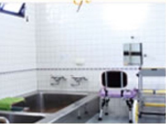 広々とした清潔な浴室