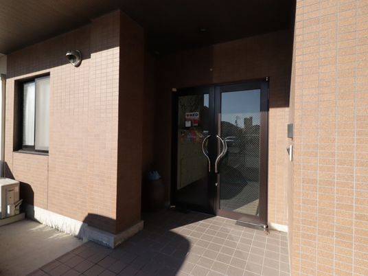 エントランスの外観