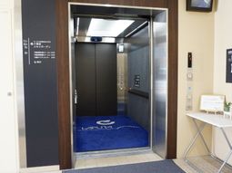 エレベーターの入口