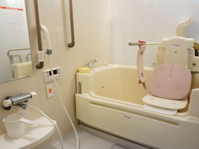バリアフリー設計の浴室 お風呂 快適な入浴を支える機能的な浴室です。安全に配慮した設備が整っております。