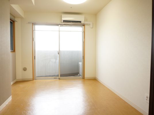 明るく清潔な居室