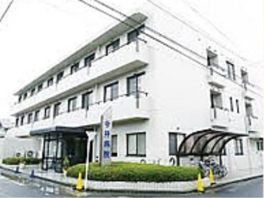 白い建物の外観