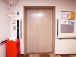 清潔なエレベーター前