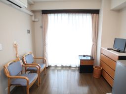 明るい居室の一角