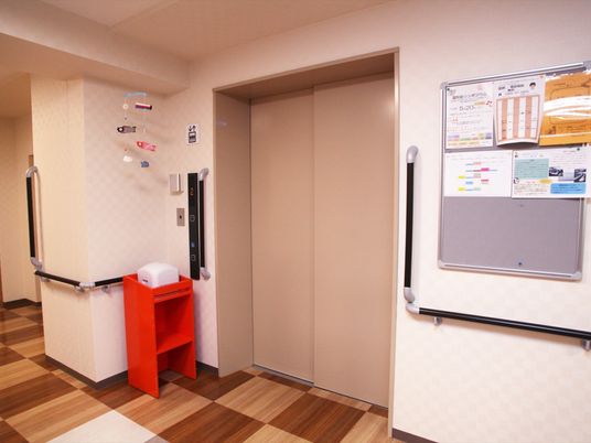清潔なエレベーターホール