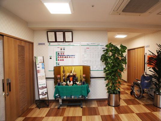 明るい廊下と情報掲示