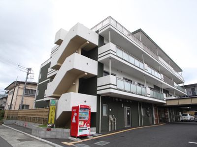 多階層の建物外観