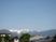 雪山と住宅の景観