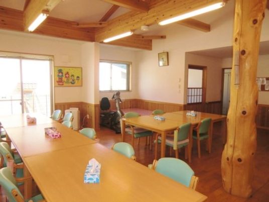 明るいダイニングスペース