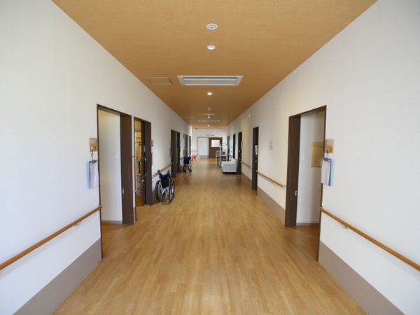 清潔で広い廊下