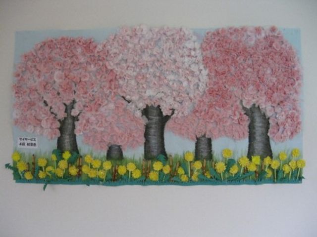 桜とタンポポの壁アート 日常 廊下を彩る桜の壁アートは、見る人の心を和ませます。タンポポが風にそよぐ様子も春の息吹を感じさせてくれるでしょう。