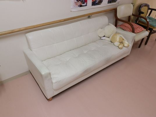 休憩できる居室のソファ