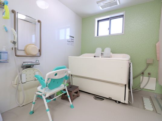 清潔感のあるバリアフリー浴室