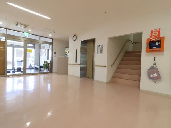 明るいエントランスホール