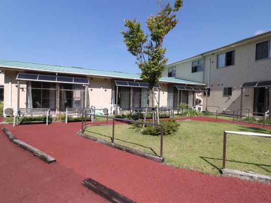 庭のある一階建