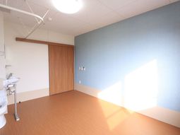 明るい居室の一角
