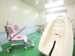 バリアフリーな浴室設備