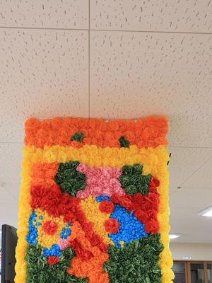  カラフルな壁面装飾  