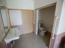 清潔な室内のトイレ