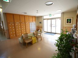 明るいエントランスホール