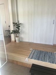 エントランスの装飾と物入れ