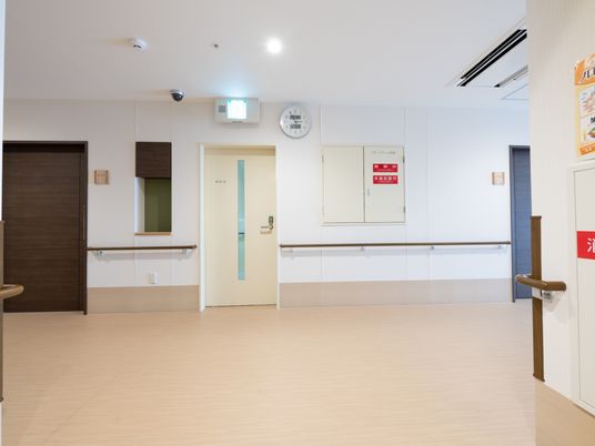 清潔で広々とした廊下