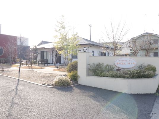 緑豊かな中庭の風景