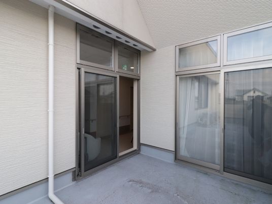 バルコニーから居室の入口
