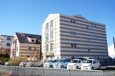 きれいな建物の外観