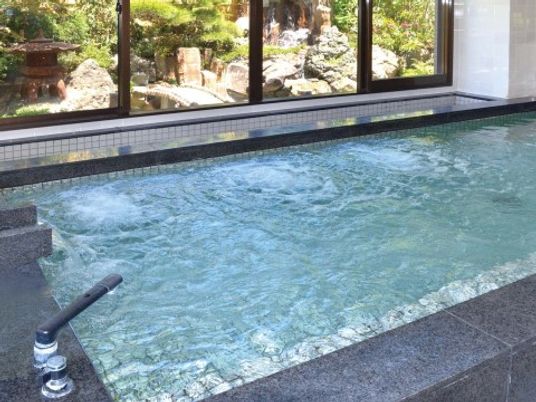 心安らぐモダンな浴室