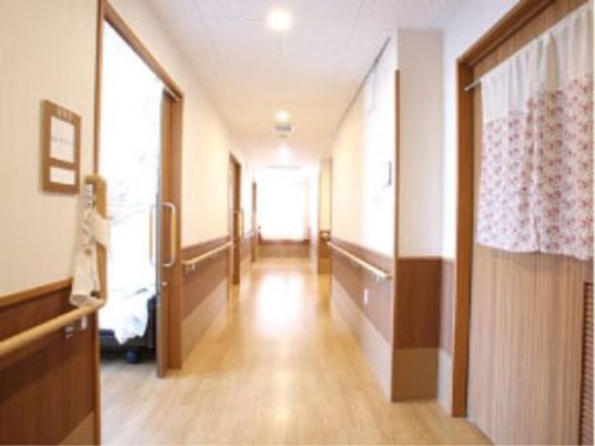 明るい廊下の風景
