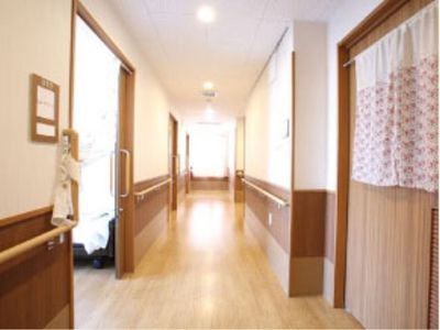明るい廊下の風景
