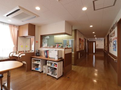 設備整った施設の廊下