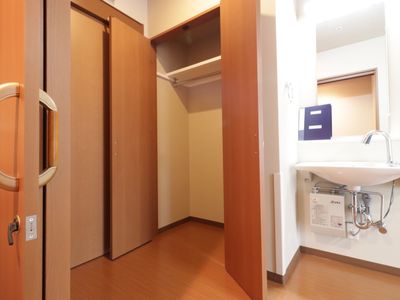 居室の収納と洗面台
