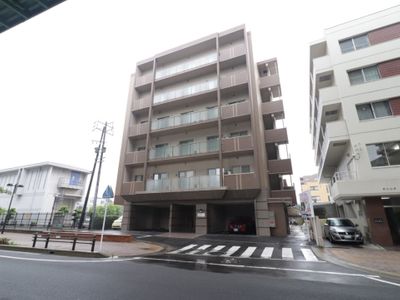 現代的な建物の外観