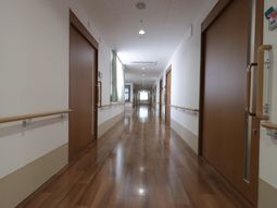 清潔な廊下の光景